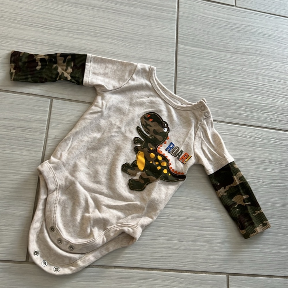 8 pieces baby clothes 12 Months - Picture 6 of 10